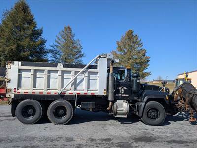 1999 Mack Tandem Axle Dump Truck