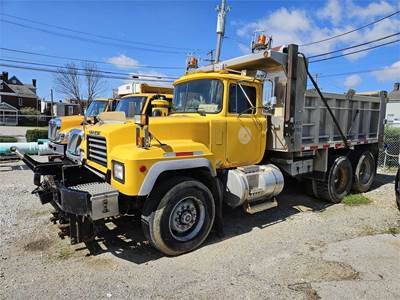 2001 Mack RD688S Dump Truck