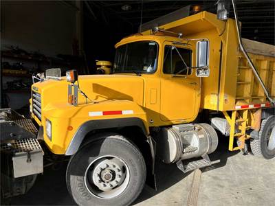 1998 Mack RD688S Dump Truck