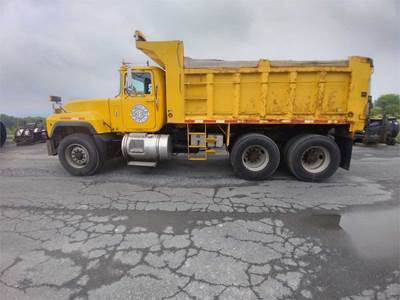 1998 Mack RD688S Dump Truck