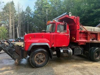2001 Mack RD690P Dump Truck