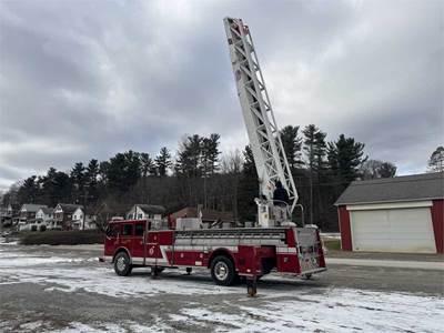 2000 Pierce 100' Ladder Truck
