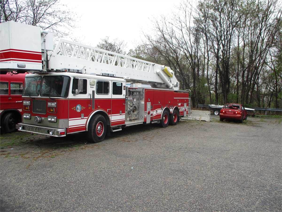 2000 Seagrave Fire Truck For Sale, 13,668 Miles Oakland, NJ
