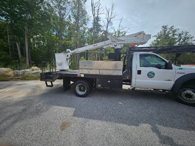 2007 Ford F-550 Bucket Truck with Altec TA35 bucket lift