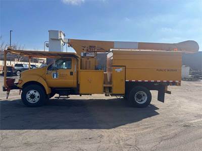 2001 Ford F-750 Forestry Bucket Truck