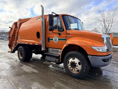 2014 International 400SER Garbage Truck