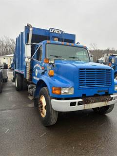 2001 International 4900 Series 16 Yard Refuse Truck