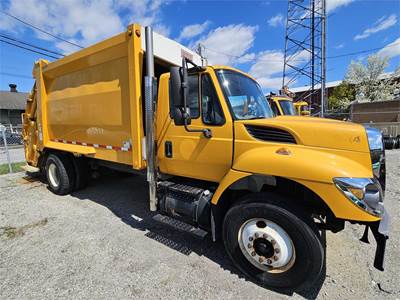 2009 International Rear Load Refuse Truck