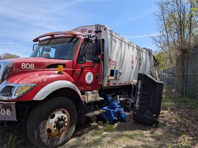 2006 International WorkStar 7500 Side Load Garbage Truck