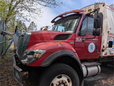 2010 International WorkStar 7500 Side Load Garbage Truck