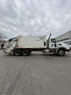 2014 Mack GU813 Trash Truck