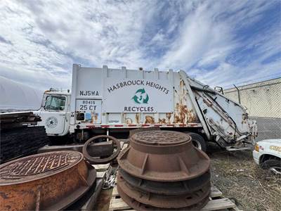 2004 Mack Garbage Truck