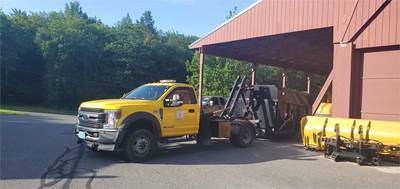 Ford F550 4x4 Truck with 36" Stellar Hooklift (No bodies included)