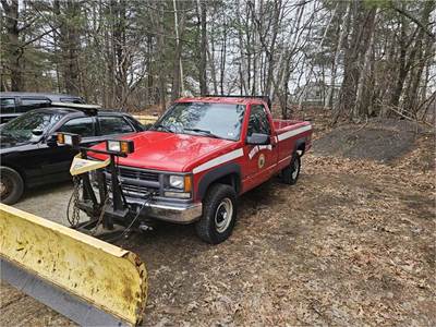 1999 Chevrolet K2500 Pickup with Plow