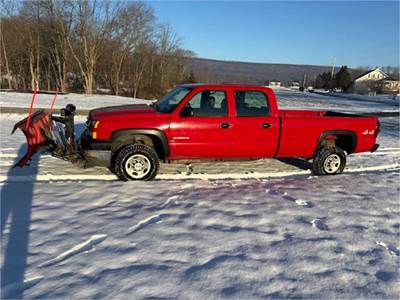 2005 Chevrolet 2500 4x4 Crew Cab with Plow