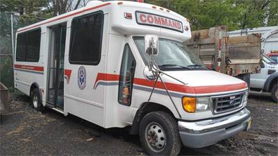 2003 Ford E-Series Airport Shuttle Bus