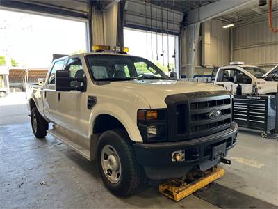 2009 Ford F-350 Crew Cab V10 4x4 Pickup