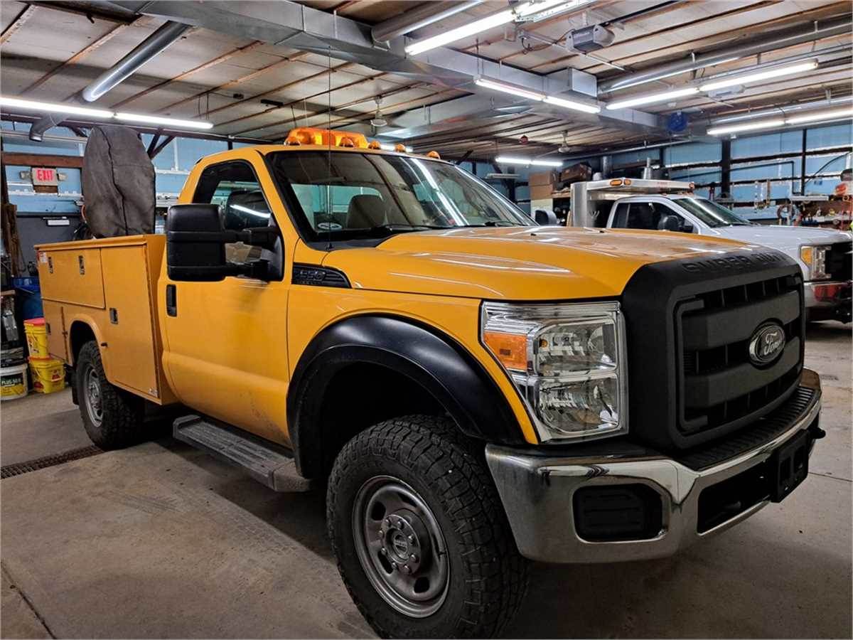 2012 Ford F350 XLT 4WD 6.2 L Utility Bed with Crane For Sale, 56,652