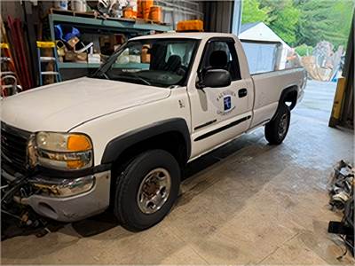 2004 White GMC 2500HD 4x4 Pickup Truck with Plow