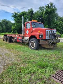1991 International 2654 Roll Off Truck