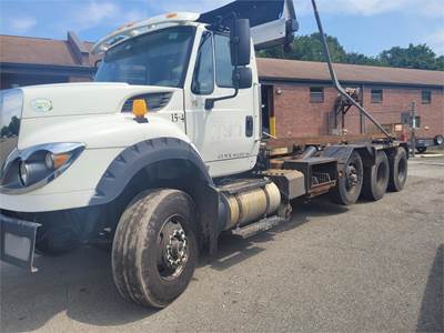 2015 International WorkStar 7600 Roll Off Truck