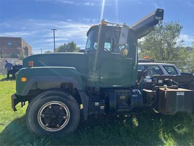2001 Mack RD600K Roll Off Truck
