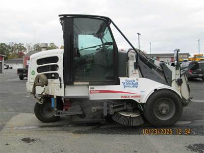 2010 Elgin Sweeper Truck