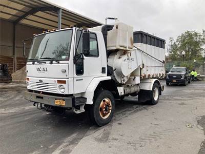 2005 Sterling SC 8000 Vac-All