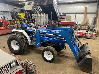 1987 Ford 1520 Tractor