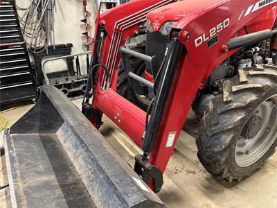 2014 Massey Ferguson 2635 Tractor