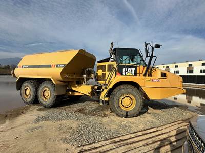 2019 Caterpillar 725C2 Water Truck