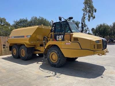 2019 Caterpillar 725C2 Water Truck
