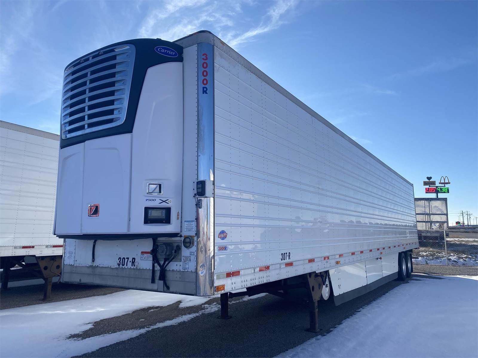 2017 UTILITY 3000R 53 ft Reefer Trailer Sliding Axle, Swing Door