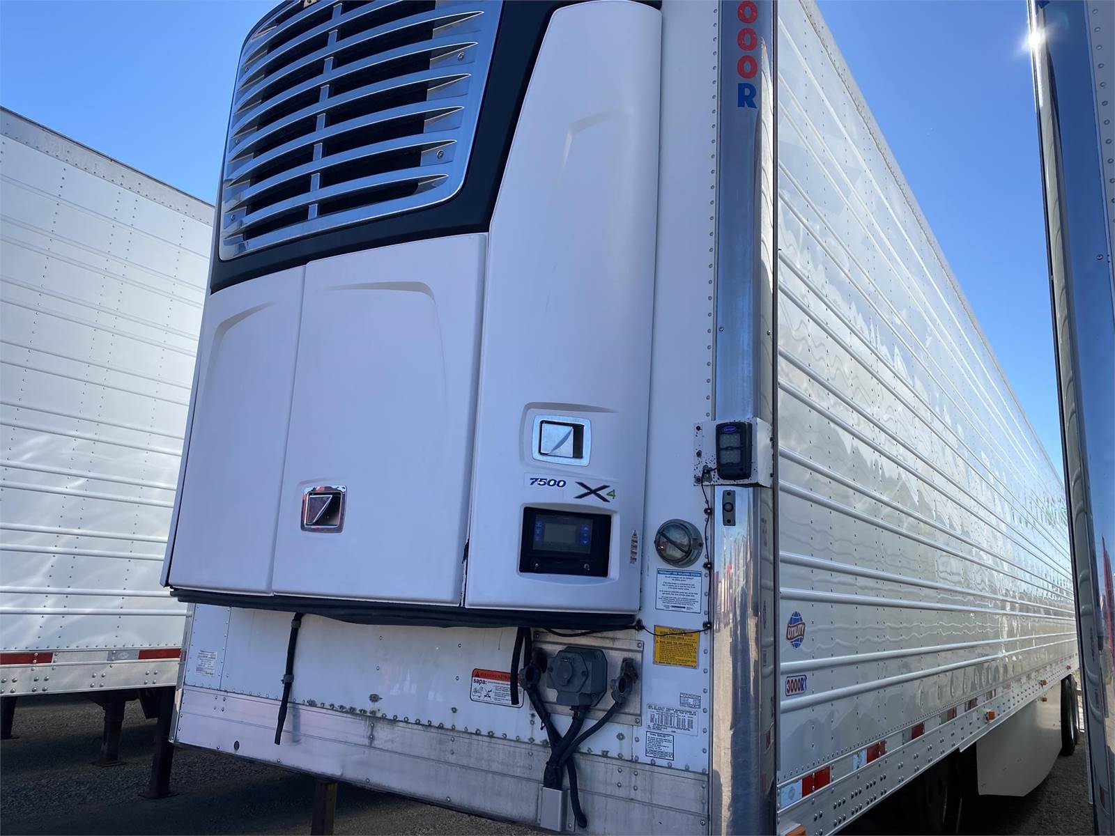 2017 UTILITY 53 ft Reefer Trailer Sliding Spread Axle, Swing Door