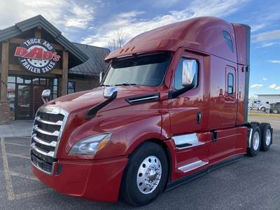 Freightliner Cascadia 126 Sleeper Semi Truck - 72" Raised Roof Sleeper, Detroit 455HP, Amt