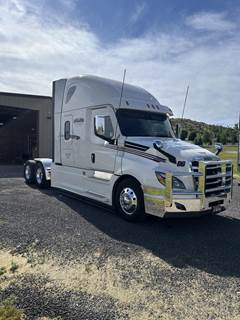 Freightliner Cascadia 126 Sleeper Semi Truck - 72" Raised Roof Sleeper, Detroit 505HP, 13 Speed Manual