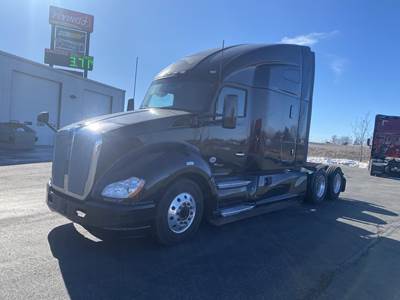 Kenworth T680 Sleeper Semi Truck - 76" Raised Roof Sleeper, Cummins 450HP, 12 Speed Endurant Amt