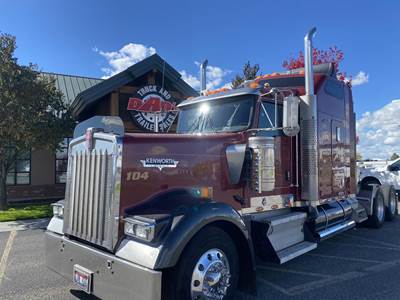 Kenworth W900 Sleeper Semi Truck - Mid Roof Sleeper, Caterpillar 550HP, 18 Speed Manual
