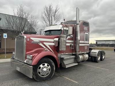Kenworth W900 Sleeper Semi Truck - Mid Roof Sleeper, Caterpillar 600HP, 18 Speed Manual