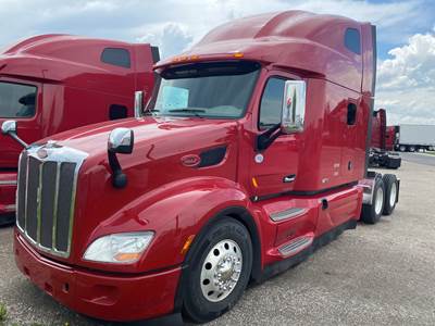 2019 Peterbilt 579 Sleeper Semi Truck