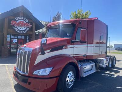 Peterbilt 579 Sleeper Semi Truck - Mid Roof Sleeper, Paccar 510HP, 18 Speed Manual