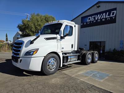 Freightliner Cascadia 126 Day Cab Truck - Cummins, 12 Speed Amt