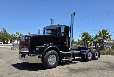 Kenworth T800 Day Cab Truck - Caterpillar 550HP, 18 Speed Manual