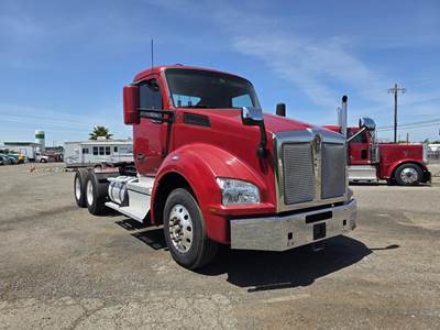 Kenworth T880 Day Cab Truck - Paccar 455HP, 12 Speed Endurant Amt