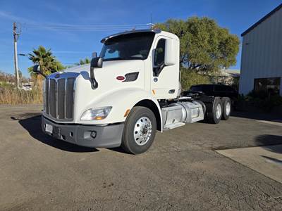 Peterbilt 579 Day Cab Truck - Paccar 455HP, 10 Speed Smart Advantage Amt