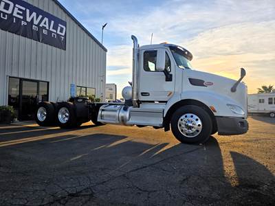 Peterbilt 579 Day Cab Truck - Paccar 455HP, 10 Speed Smart Advantage Amt