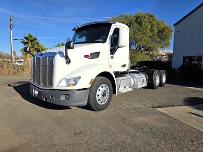 Peterbilt 579 Day Cab Truck - Paccar 455HP, 10 Speed Smart Advantage Amt