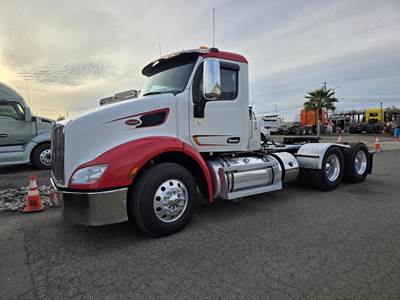 Peterbilt 579 Day Cab Truck - Paccar 510HP, 13 Speed Manual