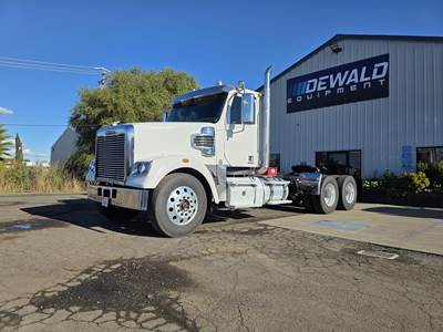 Freightliner Coronado 122 SD Tandem Axle Logging Truck - Detroit, 470HP, 13 Speed Manual