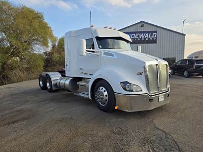 Kenworth T680 Sleeper Semi Truck - 40" Flat Top Sleeper, Paccar 455HP, 12 Speed Endurant Amt